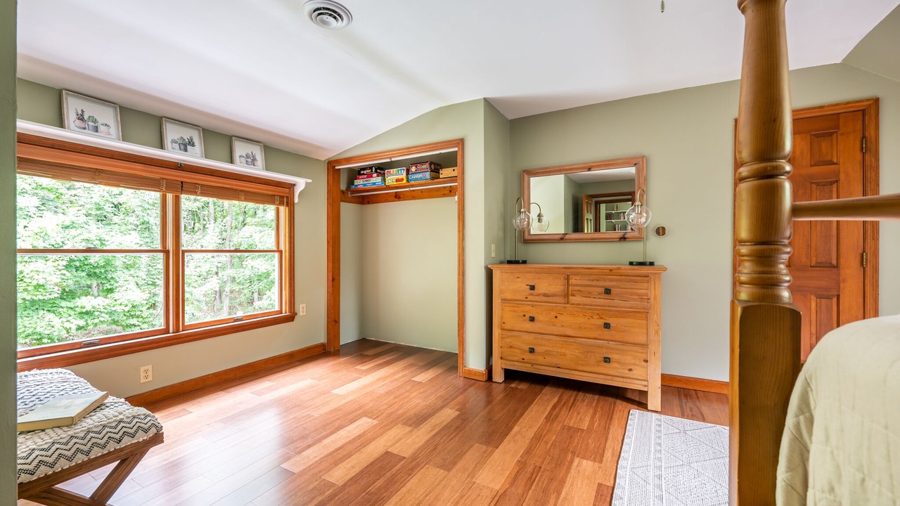 Photo of Bedroom in Hollowville