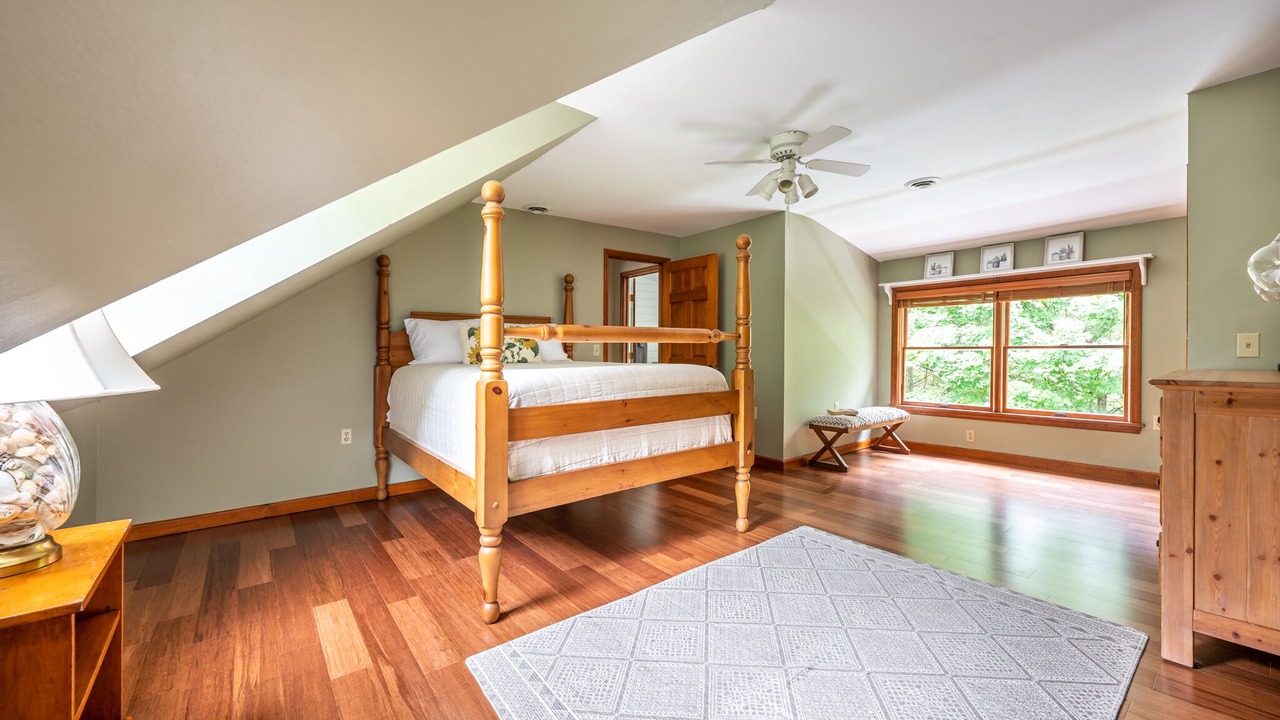 Photo of Bedroom in Hollowville