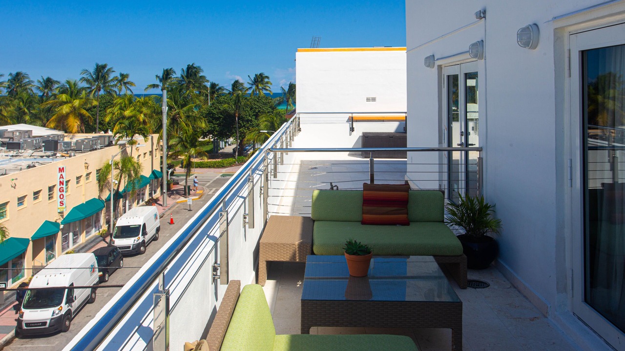 Photo of Patio Balcony in Flamingo/Lummus