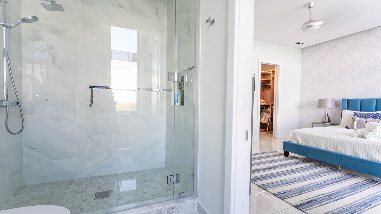 Photo of Bathroom in Hollywood Lakes