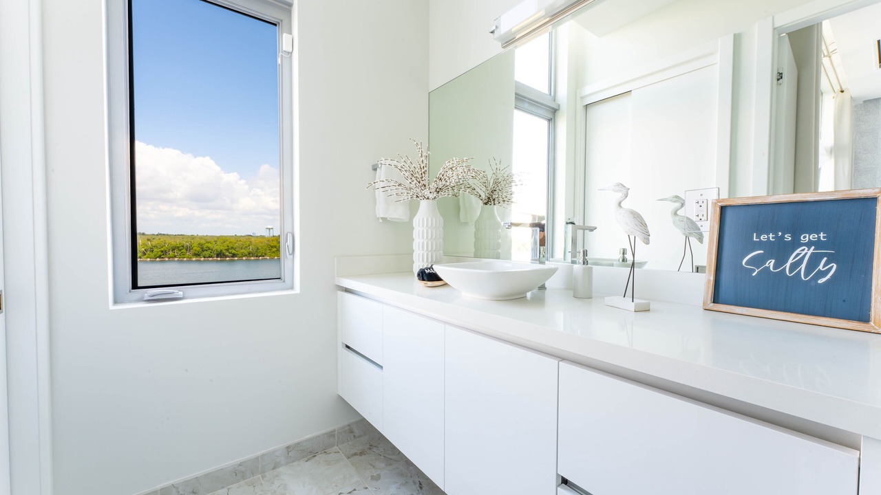 Photo of Bathroom in Hollywood Lakes