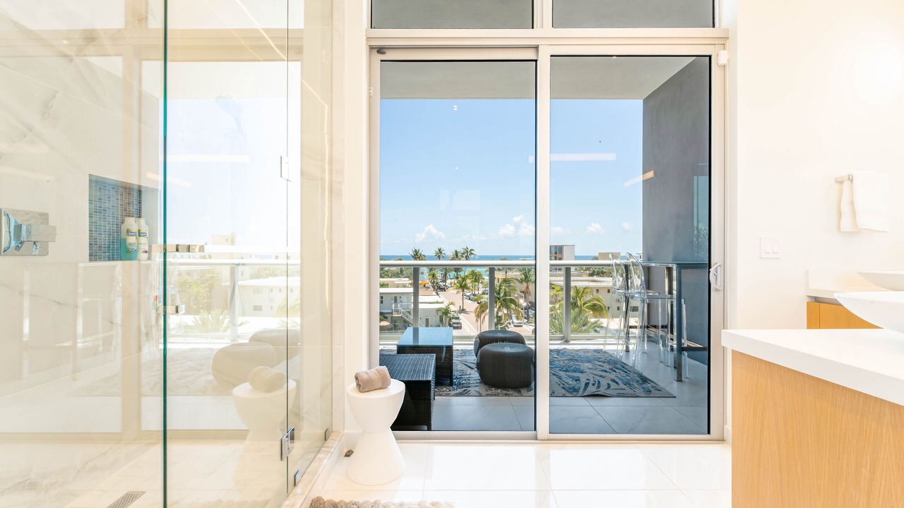 Photo of Patio Balcony in Hollywood Lakes