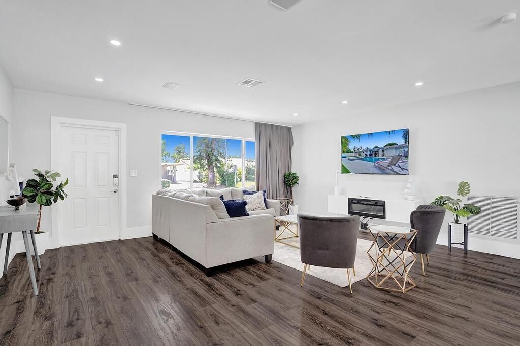 Photo of Livingroom in Deerfield Beach