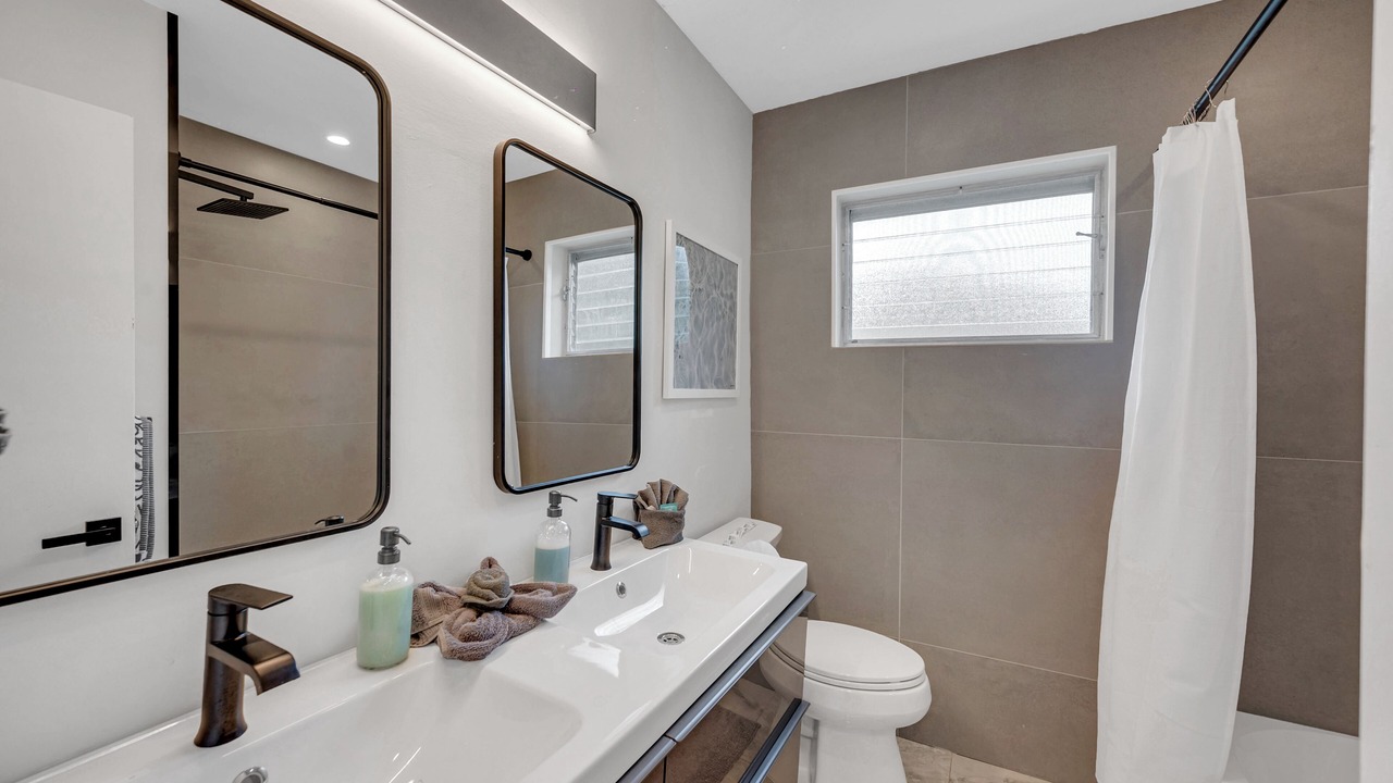 Photo of Bathroom in Cooper City