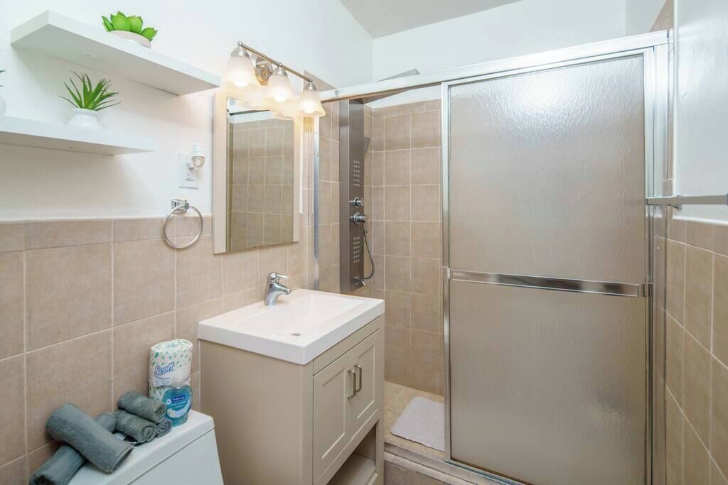 Photo of Bathroom in Hialeah