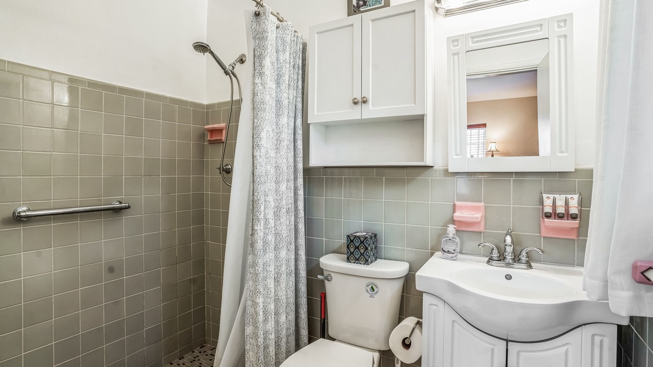 Photo of Bathroom in Poinsettia Heights