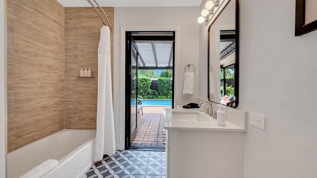 Photo of Bathroom in Harbour Inlet