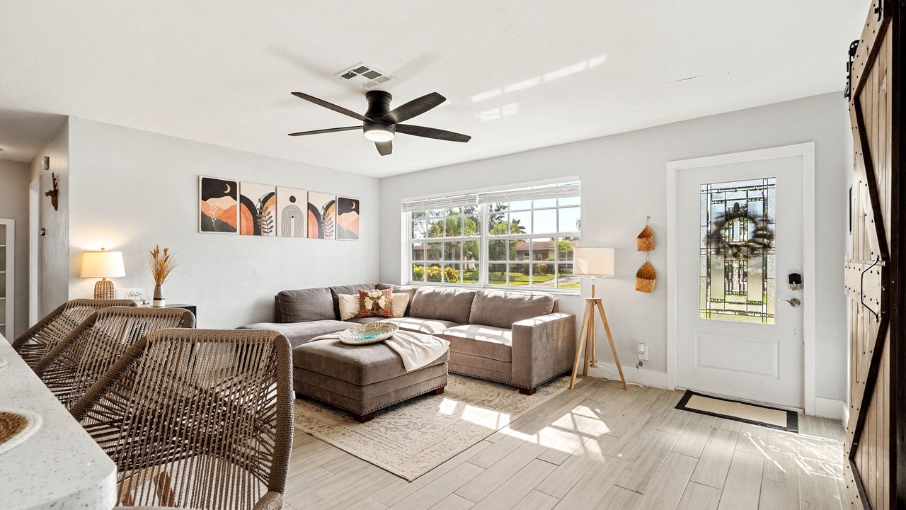 Photo of Livingroom in Deerfield Beach