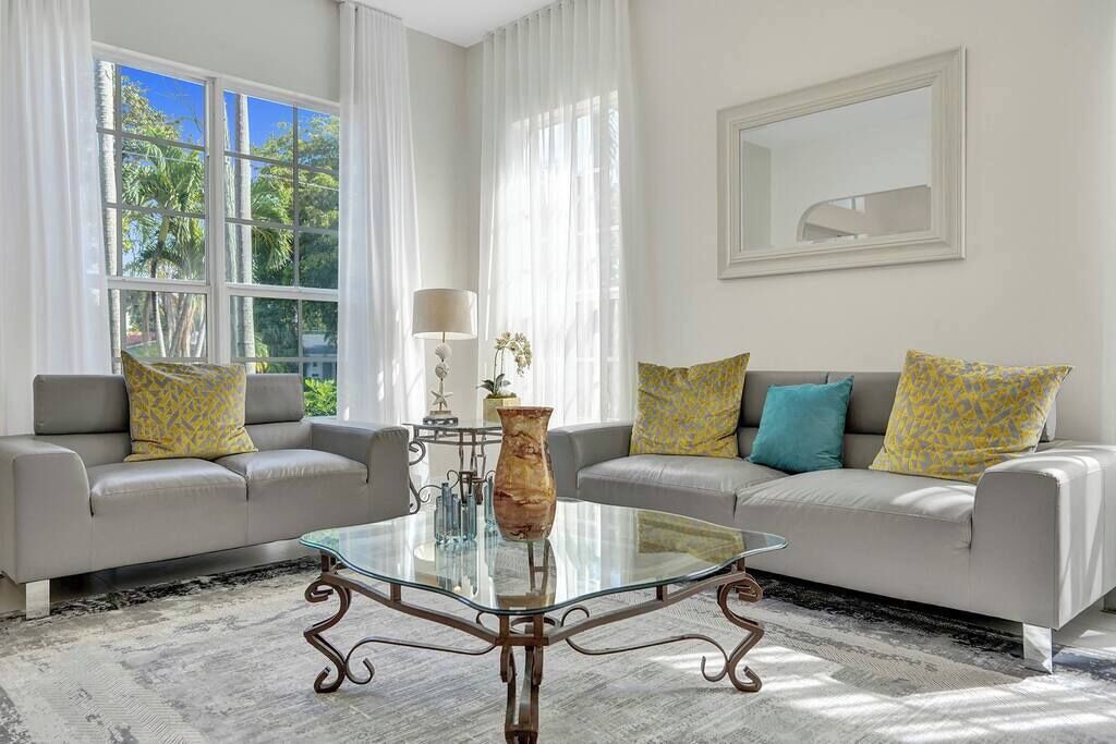 Photo of Livingroom in South Lake