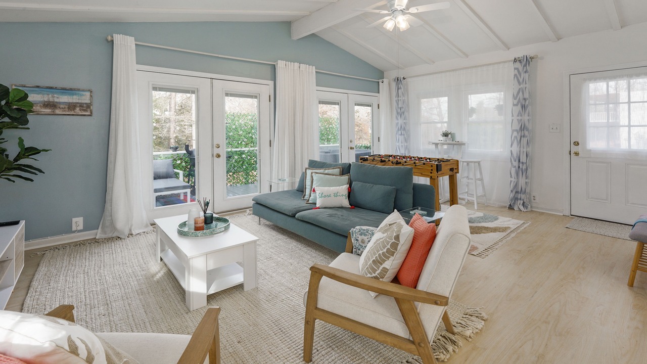 Photo of Livingroom in Colonial Beach