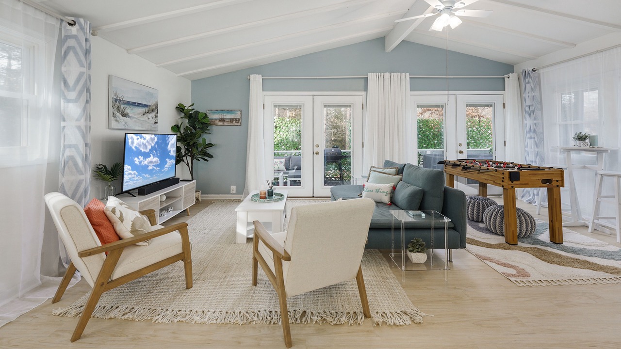 Photo of Livingroom in Colonial Beach