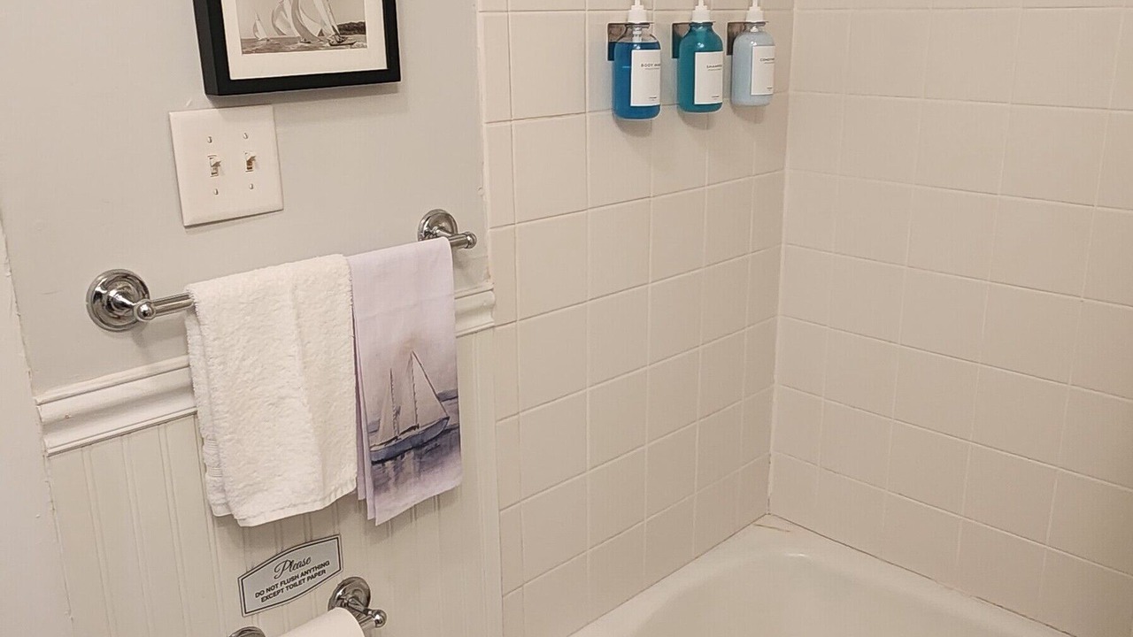 Photo of Bathroom in Colonial Beach
