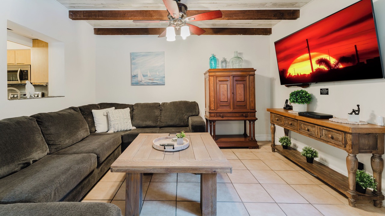 Photo of Livingroom in Lauderdale Isles