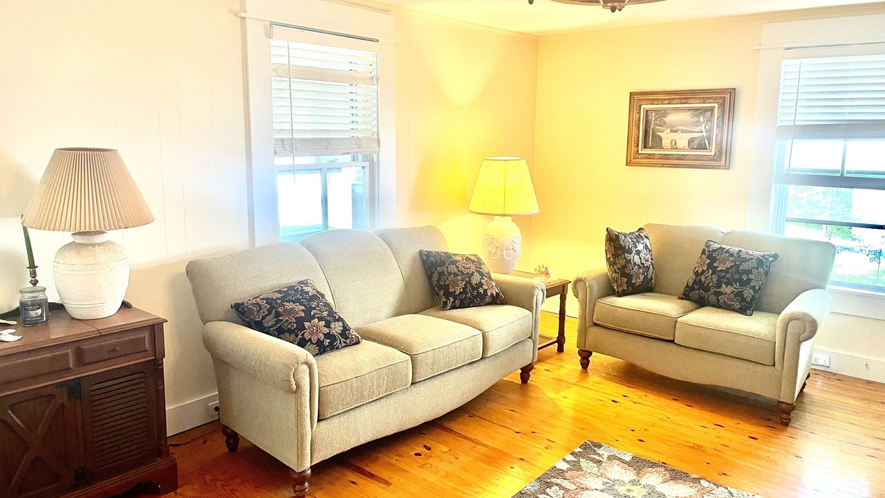 Photo of Livingroom in Willis Wharf