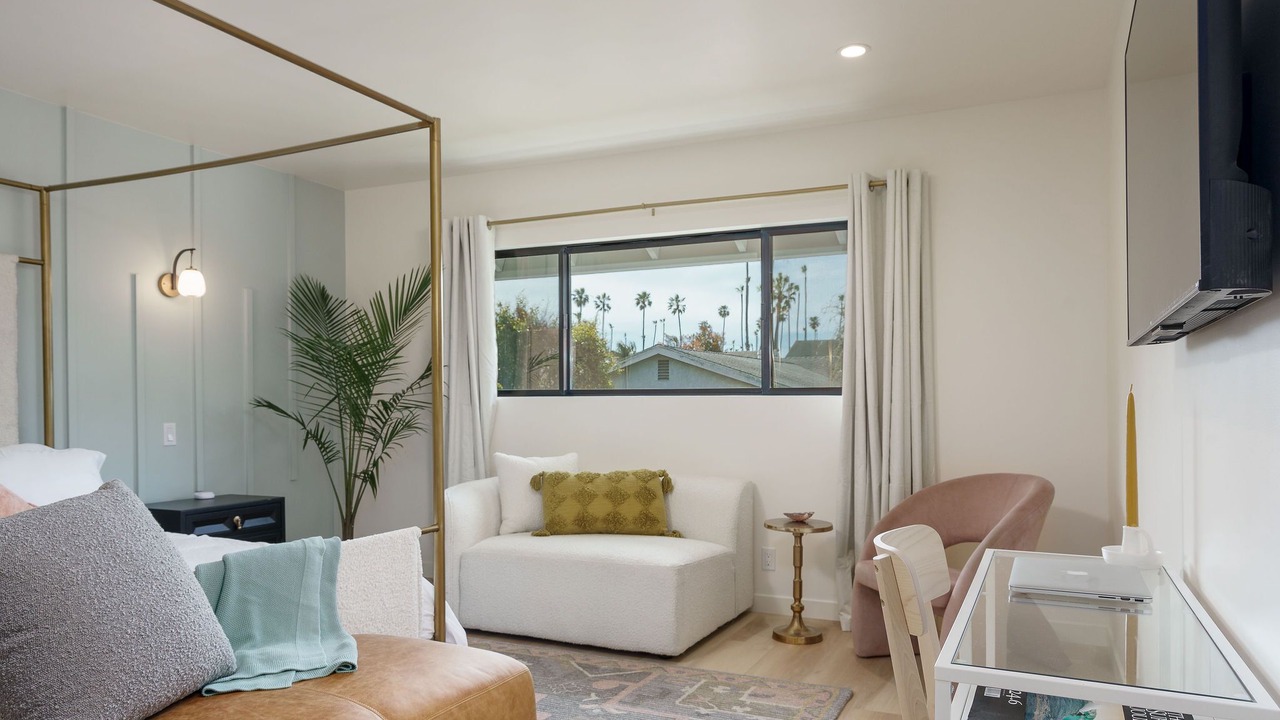 Photo of Livingroom in Pierpont Bay