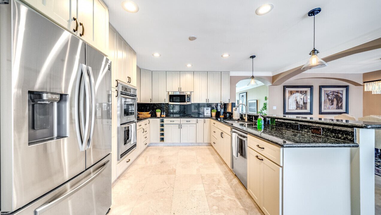 Photo of Kitchen in Bermuda Riviera