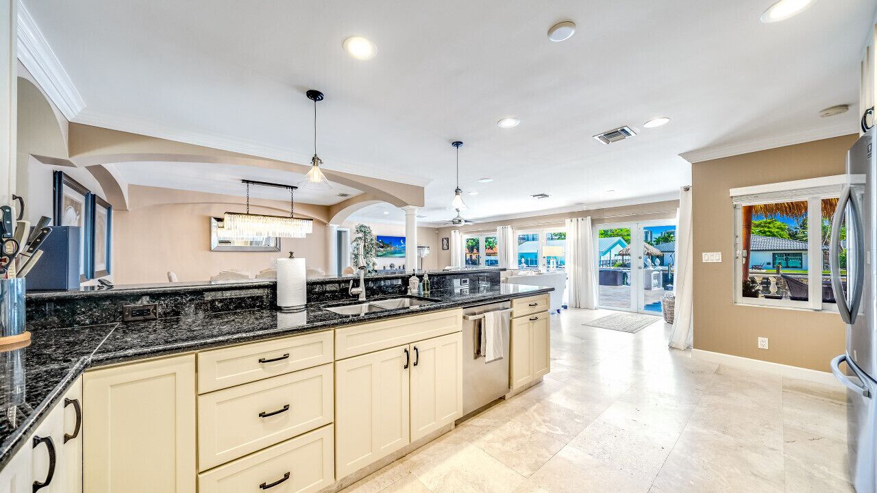 Photo of Kitchen in Bermuda Riviera