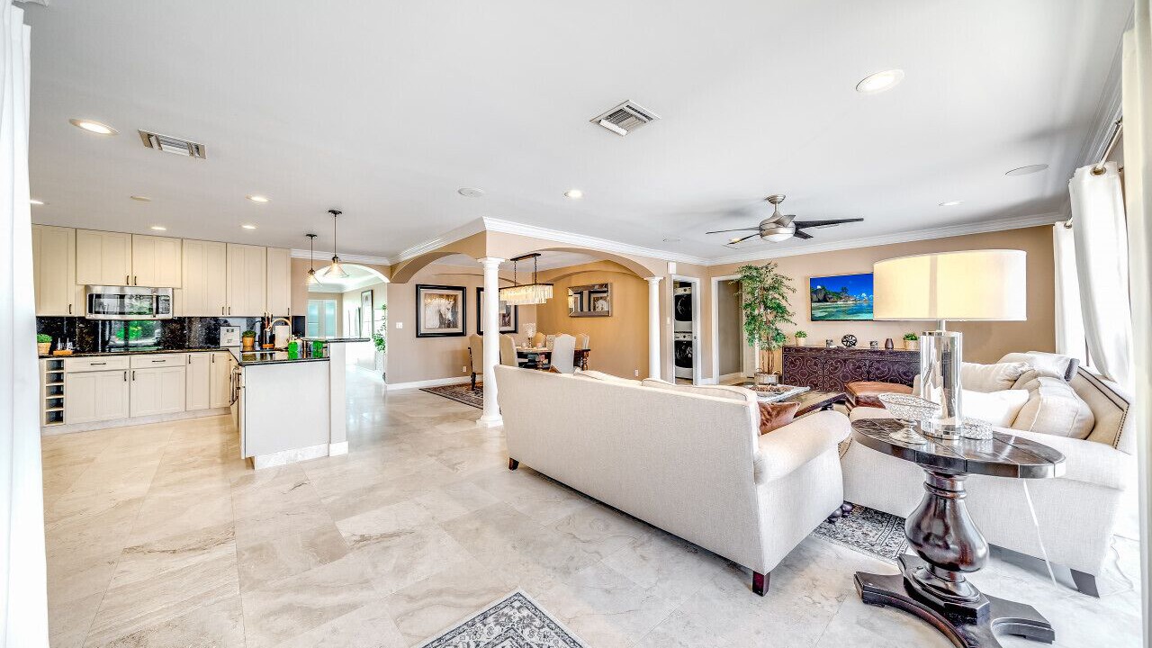 Photo of Livingroom in Bermuda Riviera