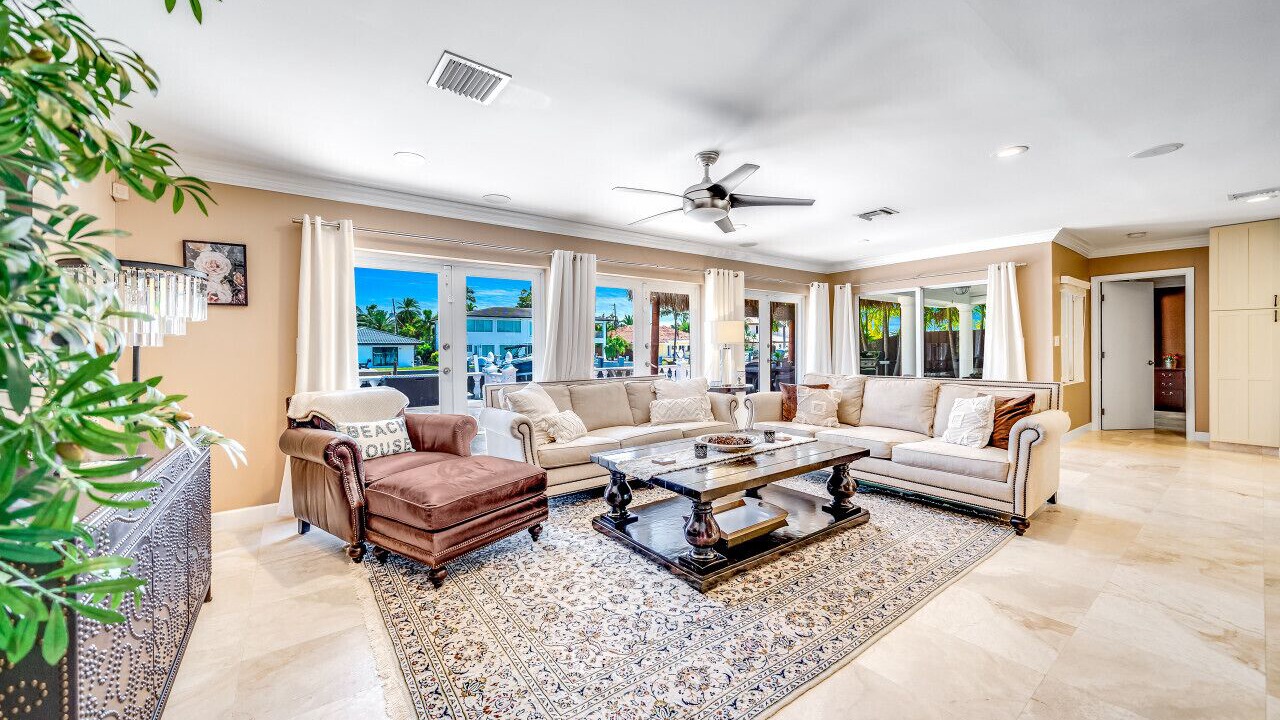Photo of Livingroom in Bermuda Riviera