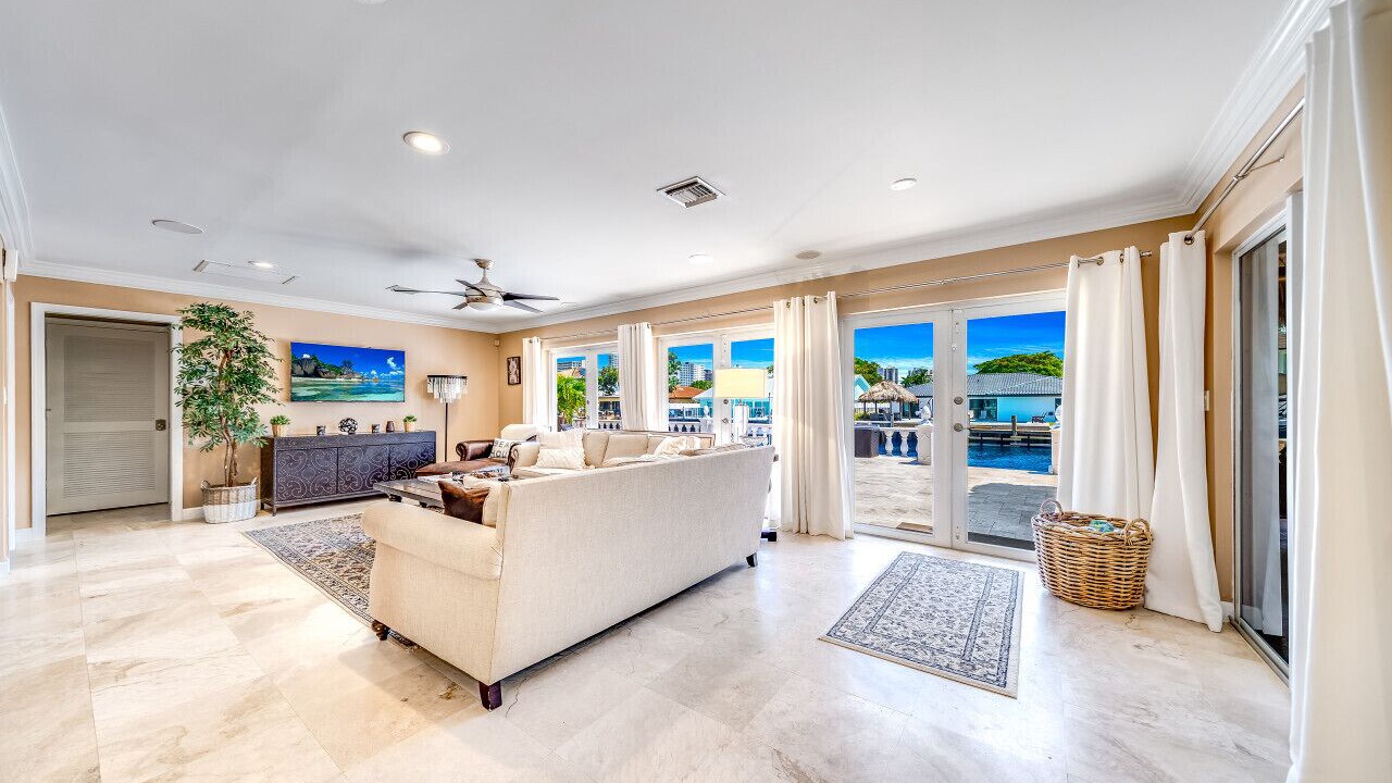 Photo of Livingroom in Bermuda Riviera
