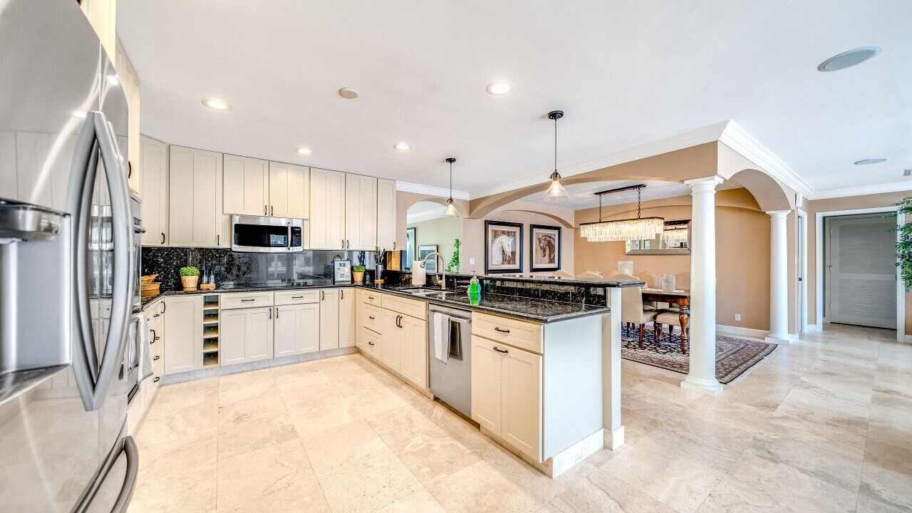 Photo of Kitchen in Bermuda Riviera