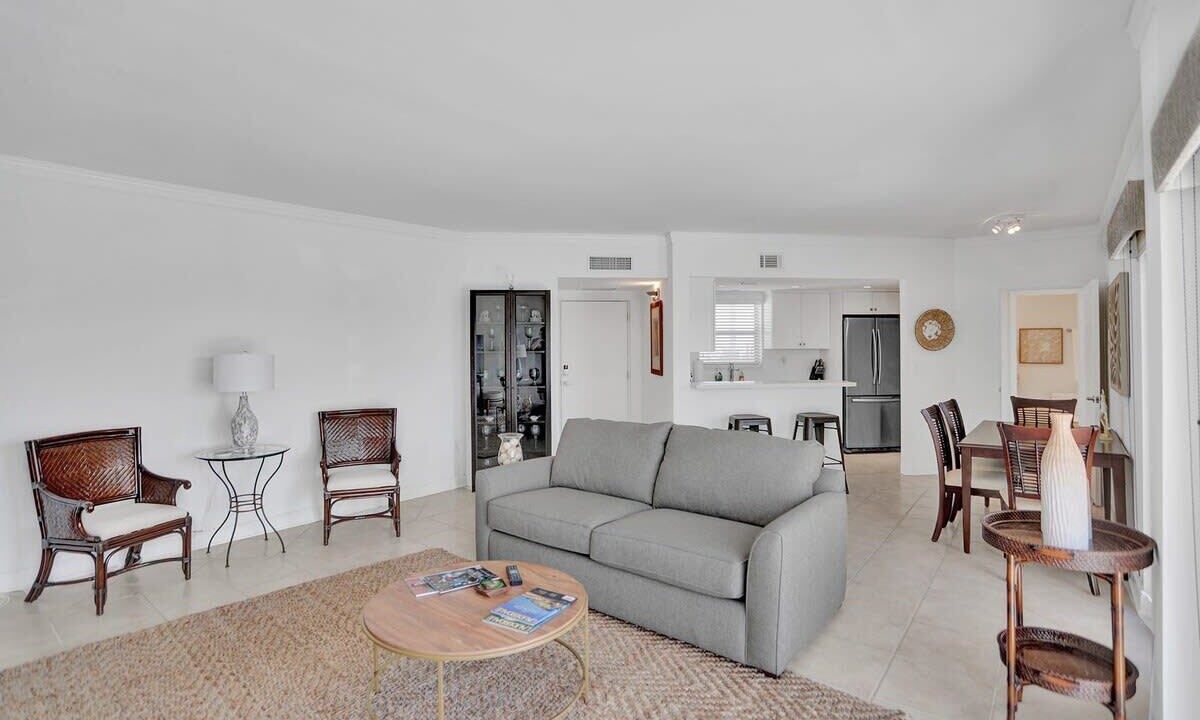 Photo of Livingroom in Central Beach