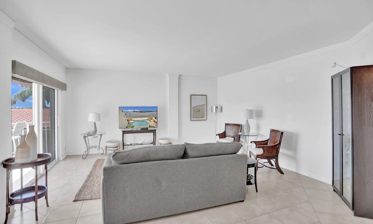 Photo of Livingroom in Central Beach