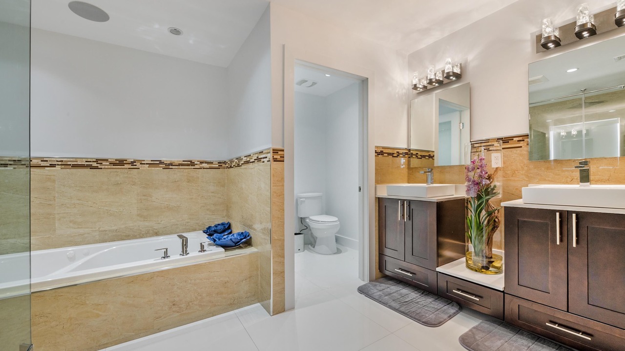 Photo of Bathroom in Hialeah