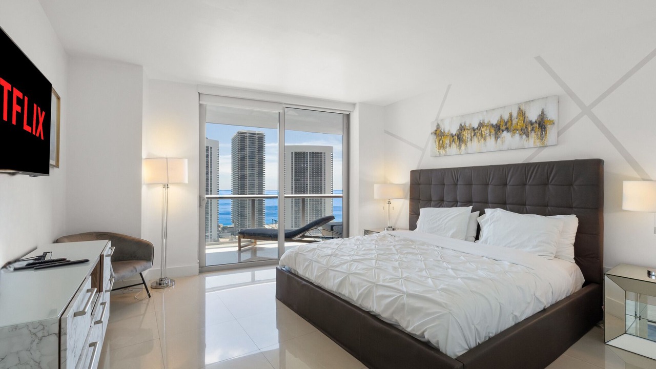 Photo of Bedroom in Hallandale Beach