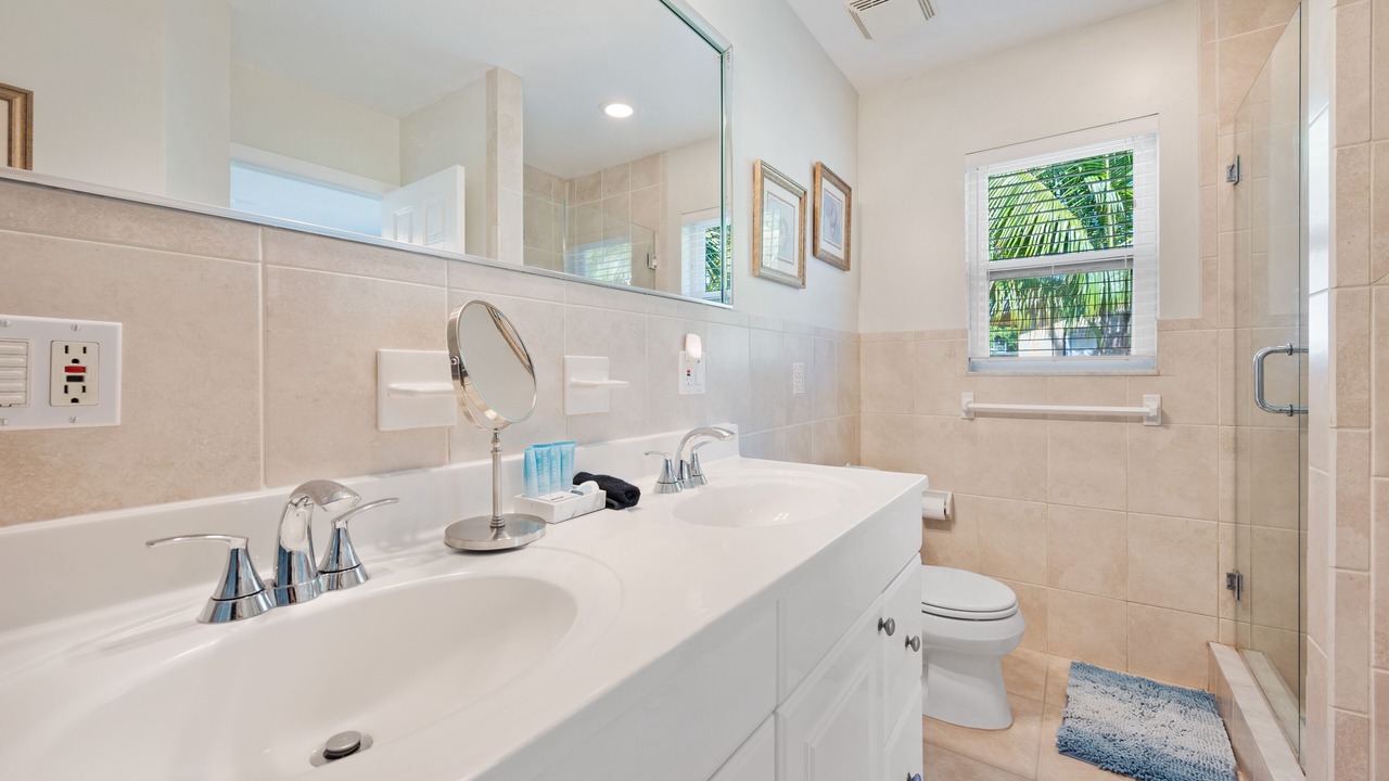 Photo of Bathroom in Tropic Palms