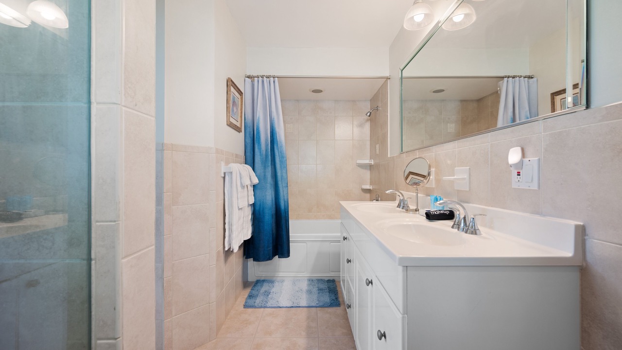 Photo of Bathroom in Tropic Palms