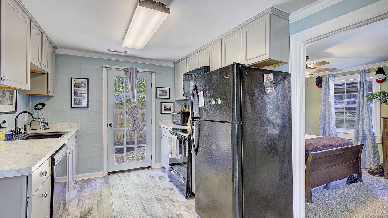 Photo of Kitchen in Calvert Beach-Long Beach