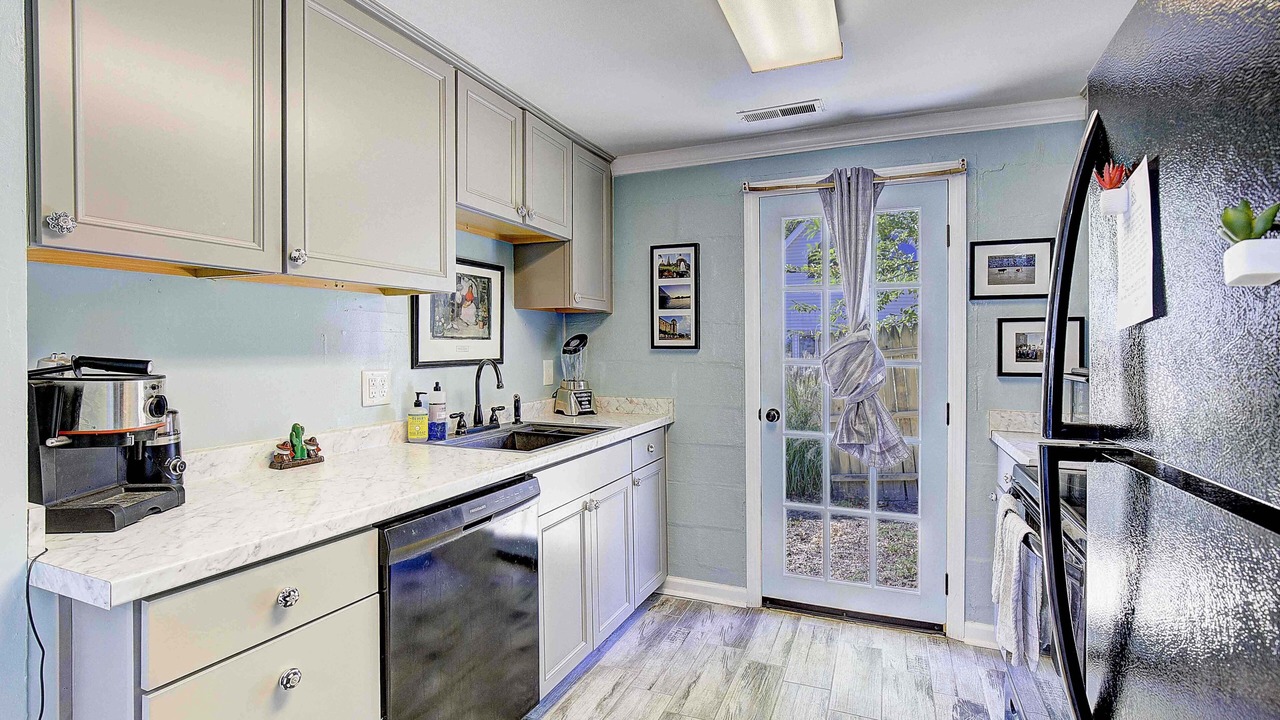 Photo of Kitchen in Calvert Beach-Long Beach