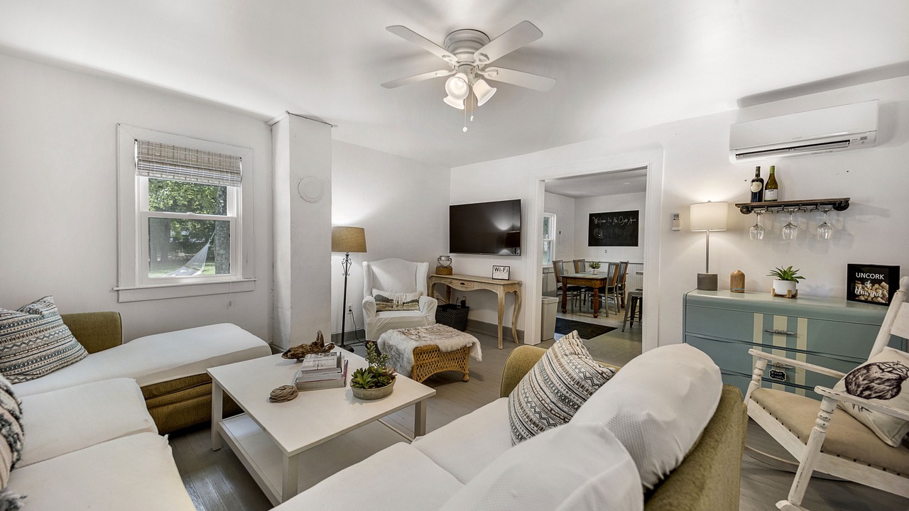 Photo of Livingroom in Compton