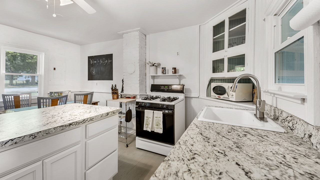Photo of Kitchen in Compton