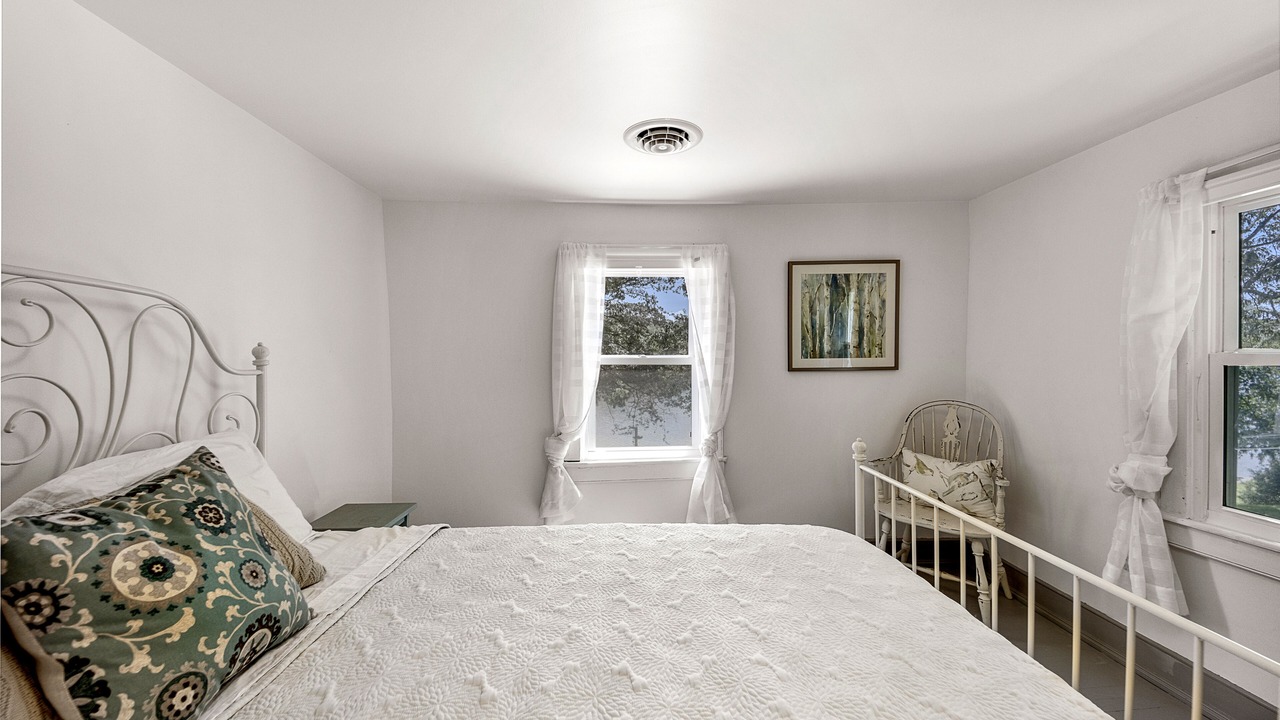 Photo of Bedroom in Compton