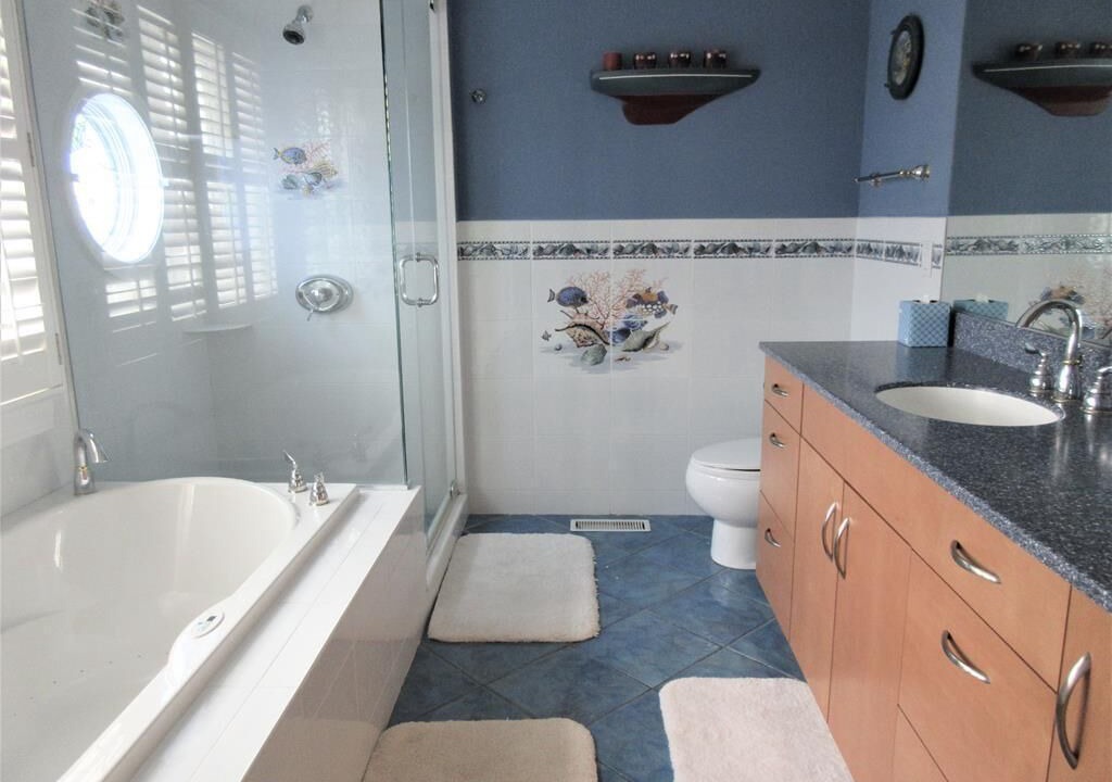 Photo of Bathroom in Loveladies
