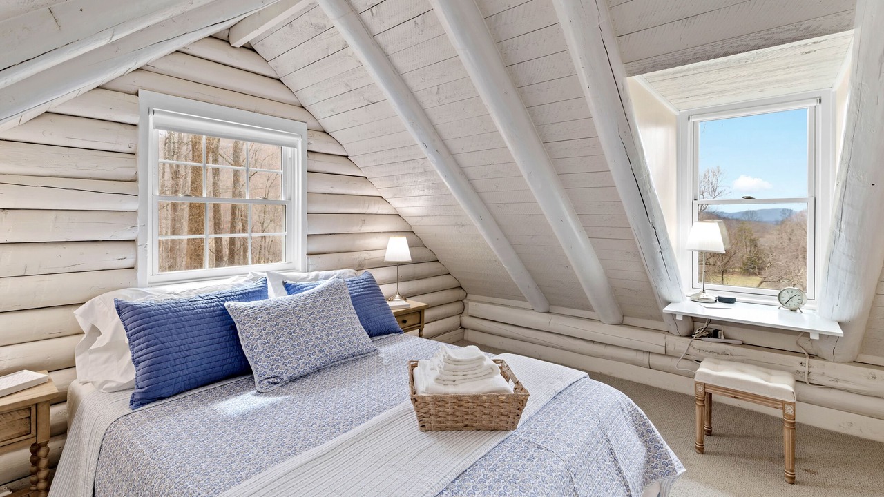 Photo of Bedroom in Cobham