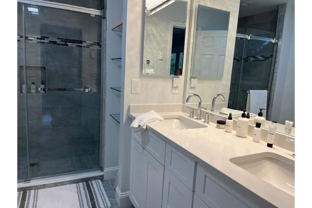 Photo of Bathroom in Algonquin