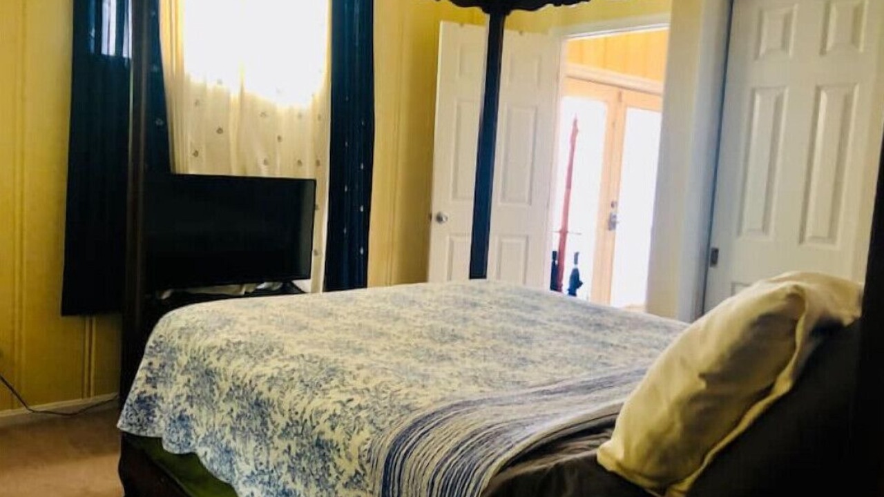 Photo of Bedroom in Historic District
