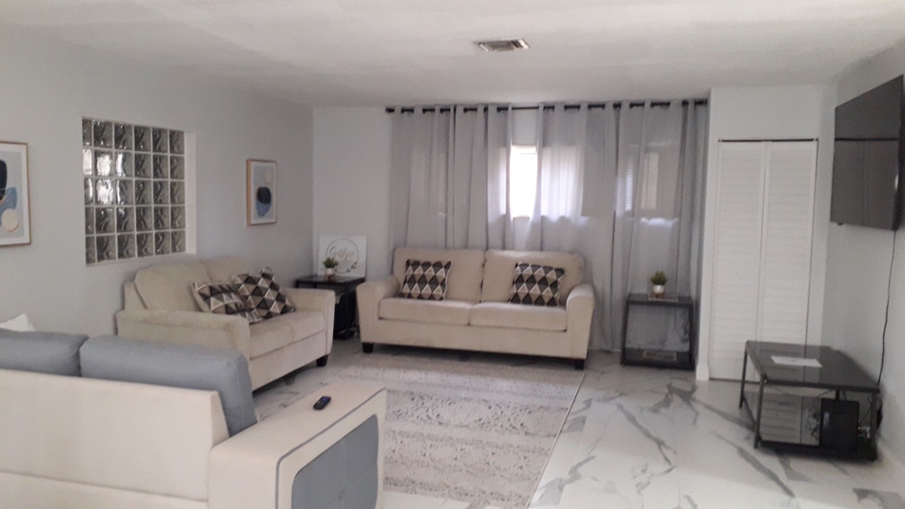 Photo of Livingroom in Carol City
