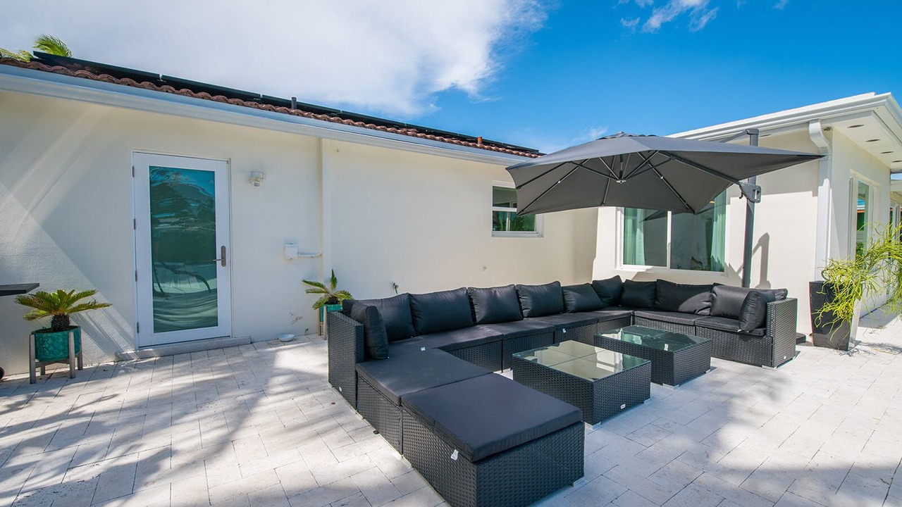Photo of Patio Balcony in Hollywood Hills