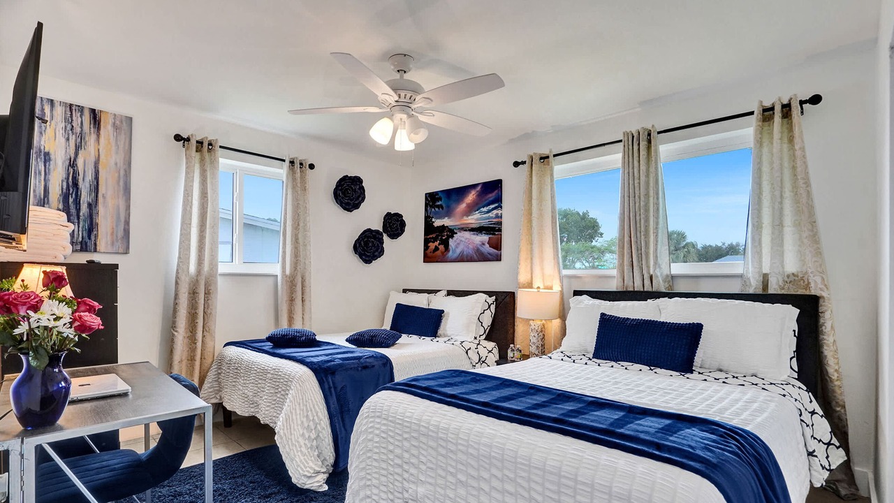 Photo of Bedroom in Sunset