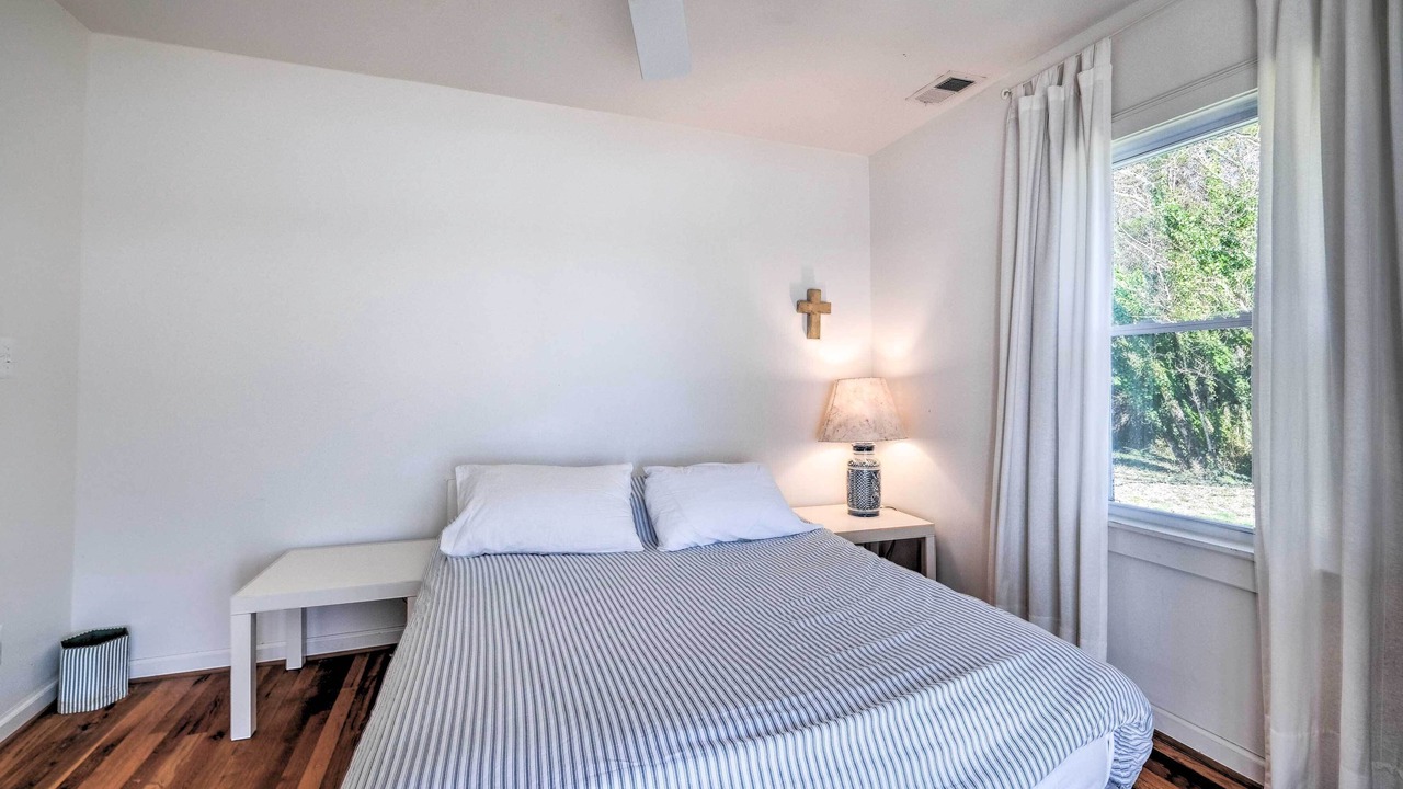 Photo of Bedroom in Rock Point