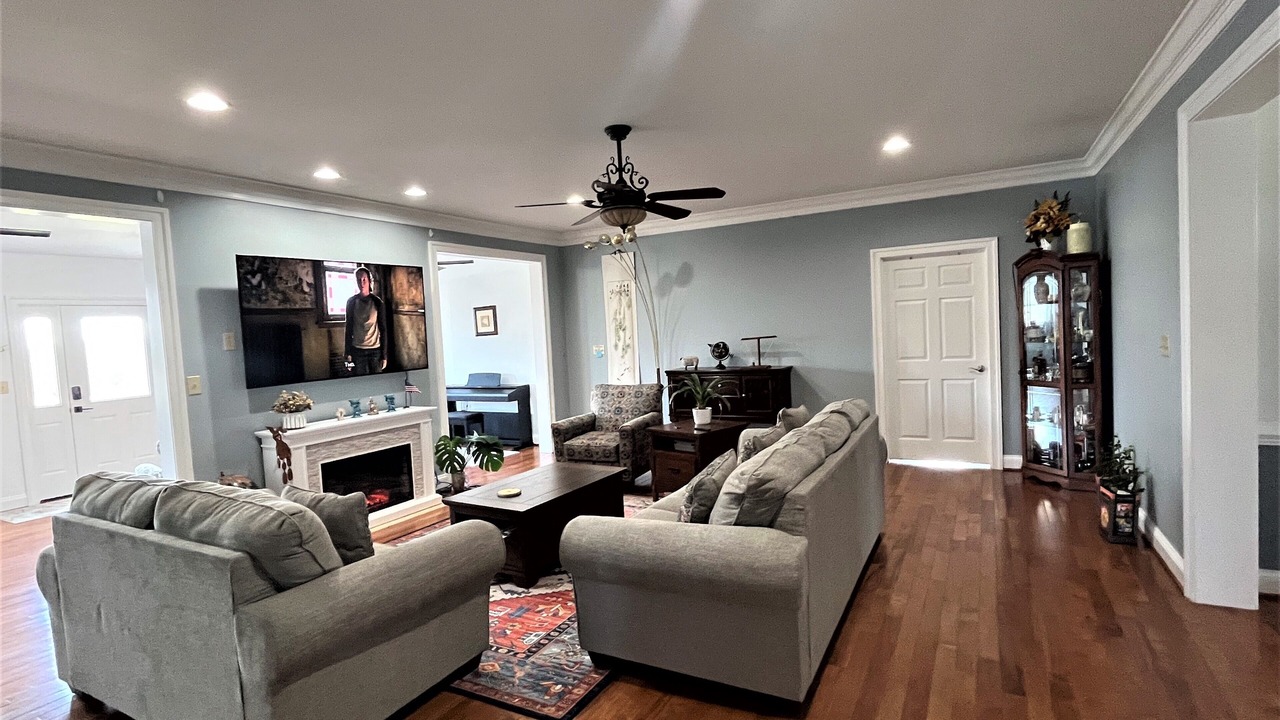 Photo of Livingroom in Patrick Henry