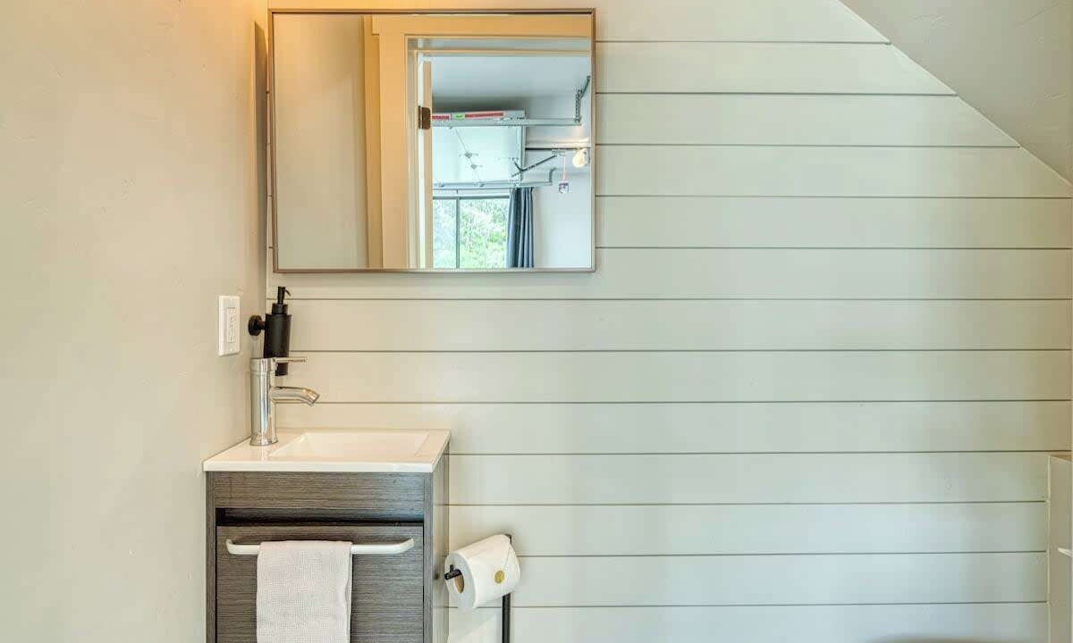 Photo of Bathroom in Lakeside