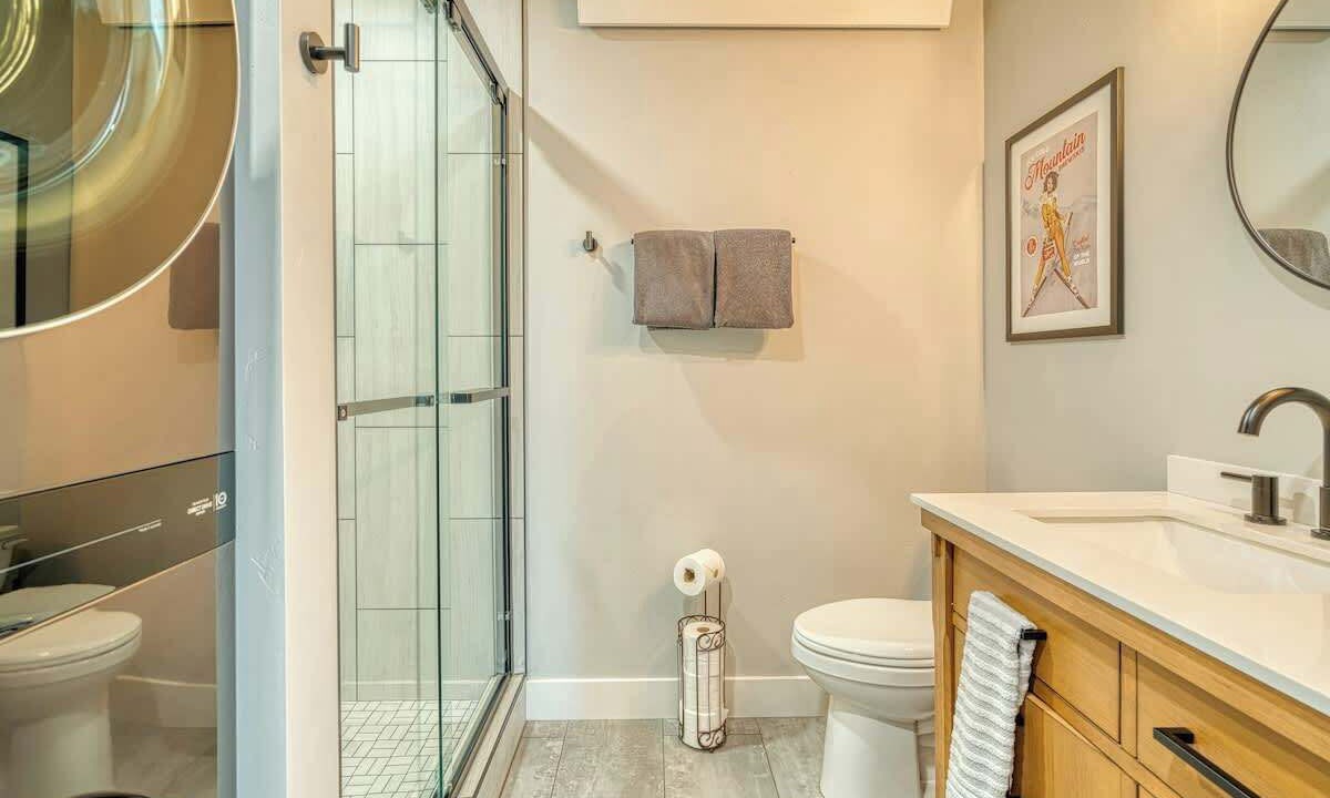 Photo of Bathroom in Lakeside