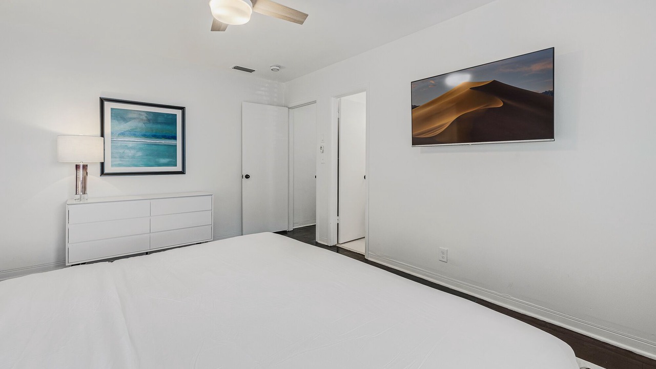 Photo of Bedroom in Downtown Hollywood