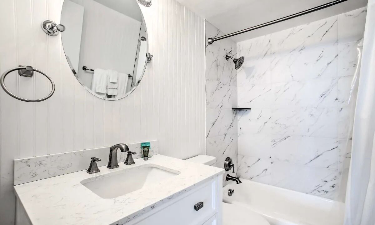 Photo of Bathroom in Galt Mile