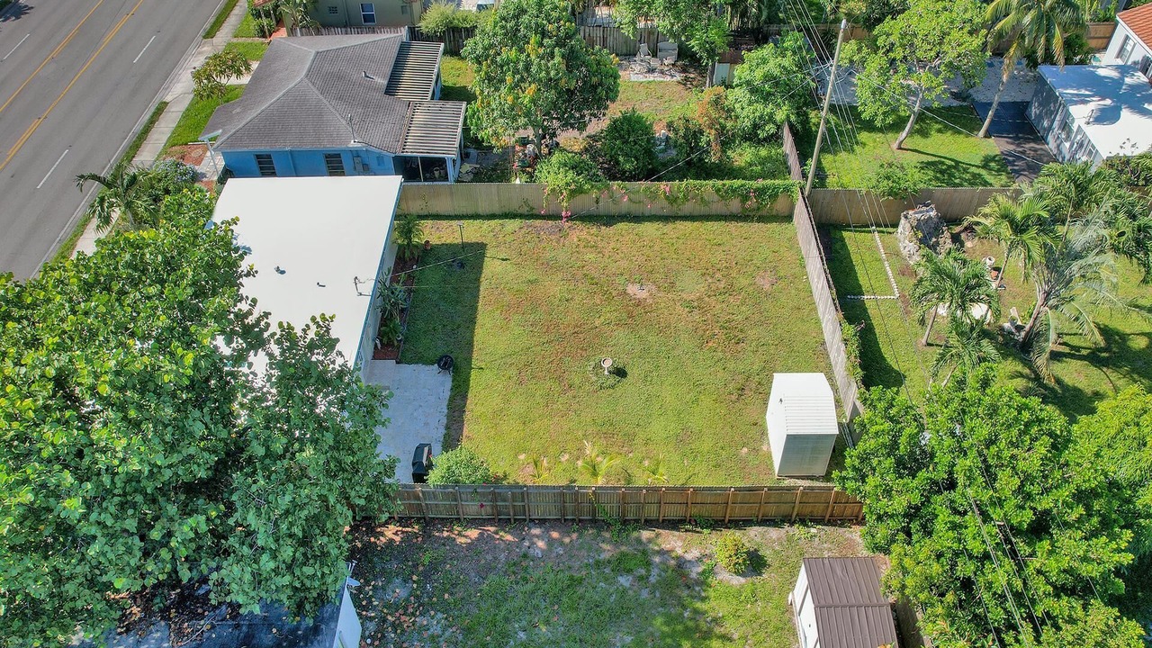 Photo of Outdoor in Middle River Terrace